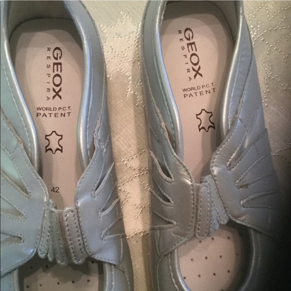 GEOX RESPIRA SILVER FLATS MARYJANES - Picture 3 of 4